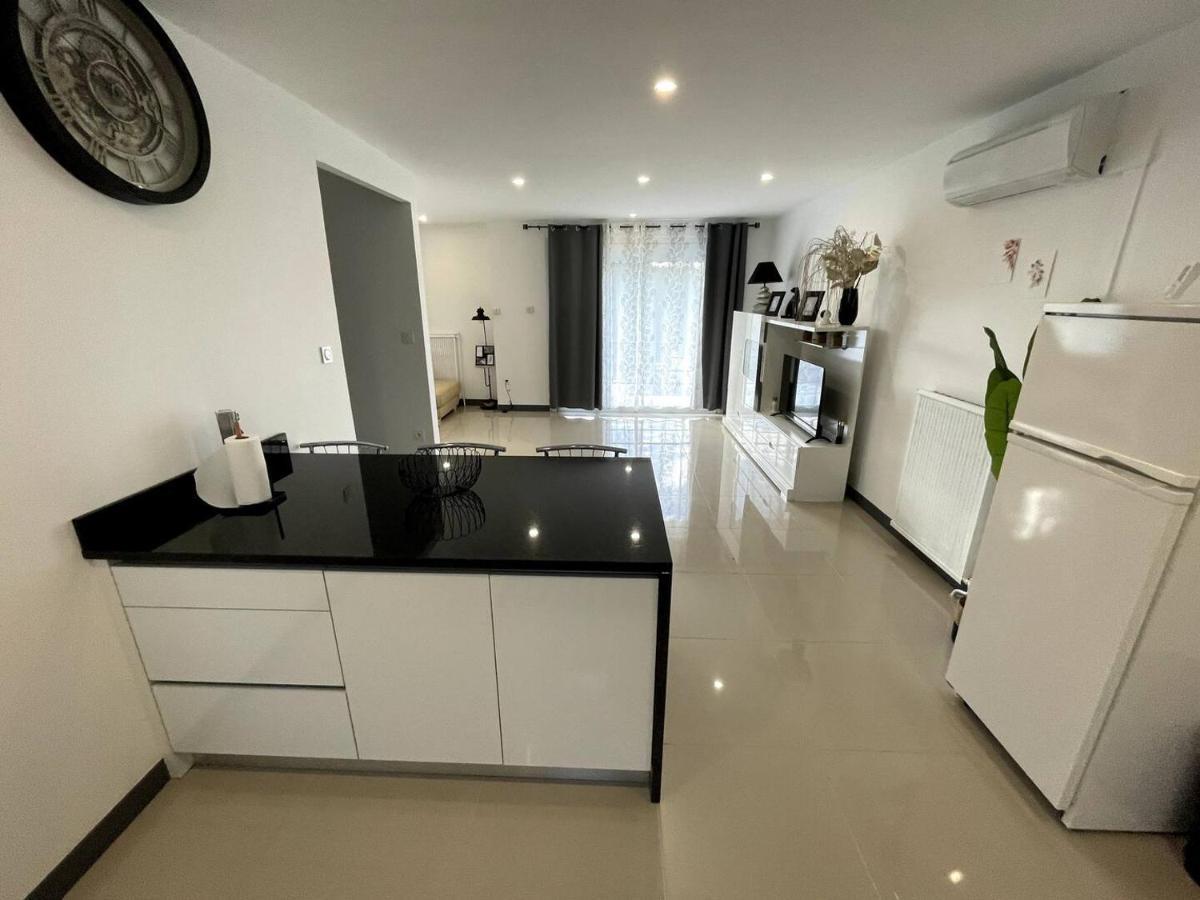 Appartement T4 Cosi: Tv Netflix Parking Montelimar Exterior photo