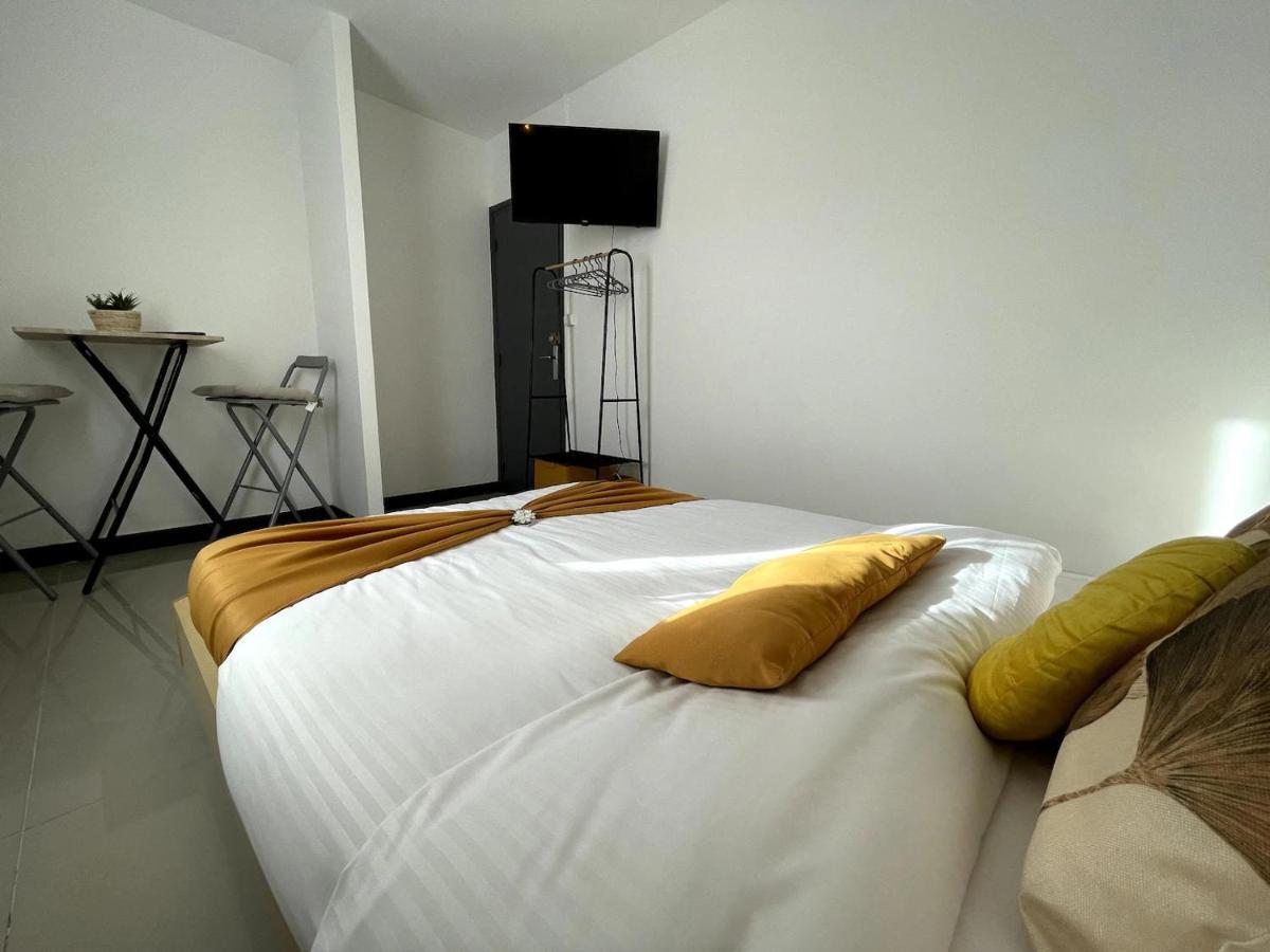 Appartement T4 Cosi: Tv Netflix Parking Montelimar Exterior photo